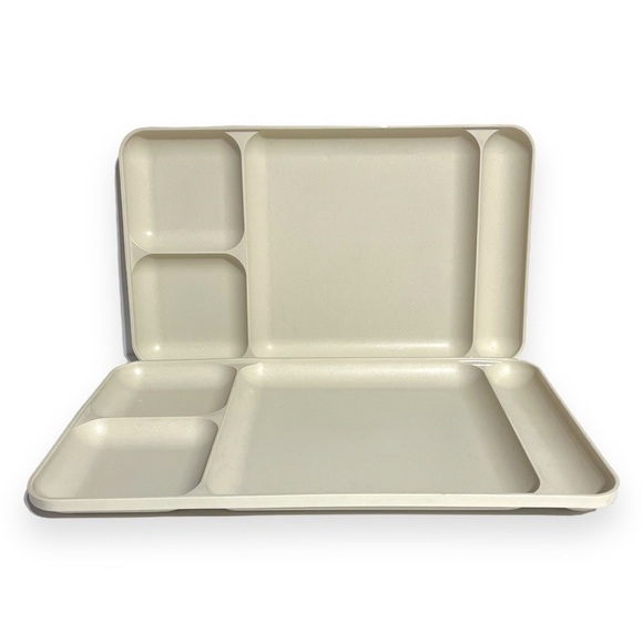 Tupperware Vintage Tray Almond Divided Cafeteria Style 15x9 Dining 1535 Lot of 2 - Picture 1 of 7